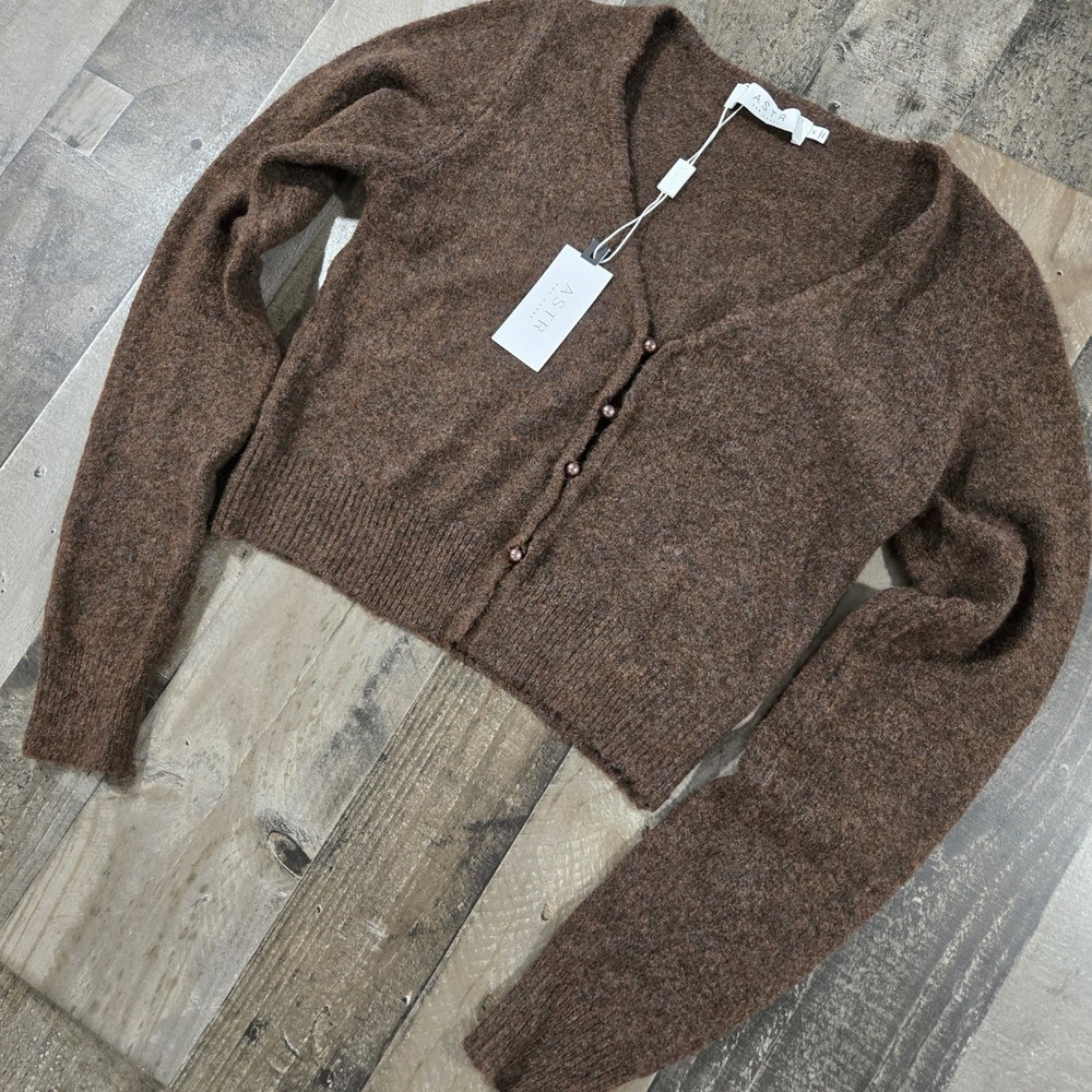 ASTR NWT The Label Fuzzy Espresso Brown Cropped Pearl Button Cardigan Sweater M